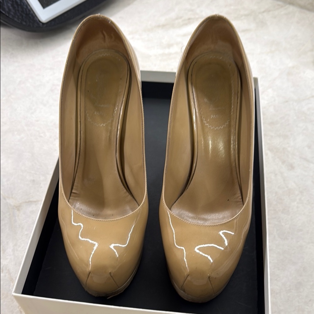 YvesSaintLaurent pump size 7